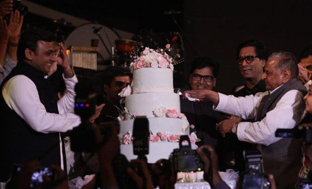 AR Rahman performs at Mulayam Singhs birthday celebrations, Lalu gives it a miss